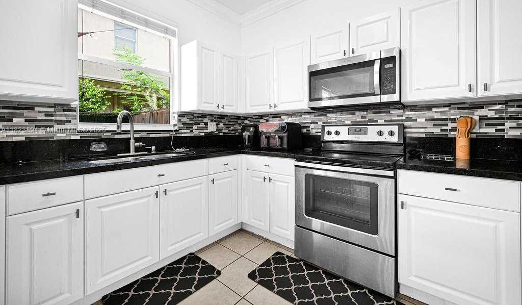Small Image of 12857 SW 134th St, Miami, FL 33186, USA Number 14