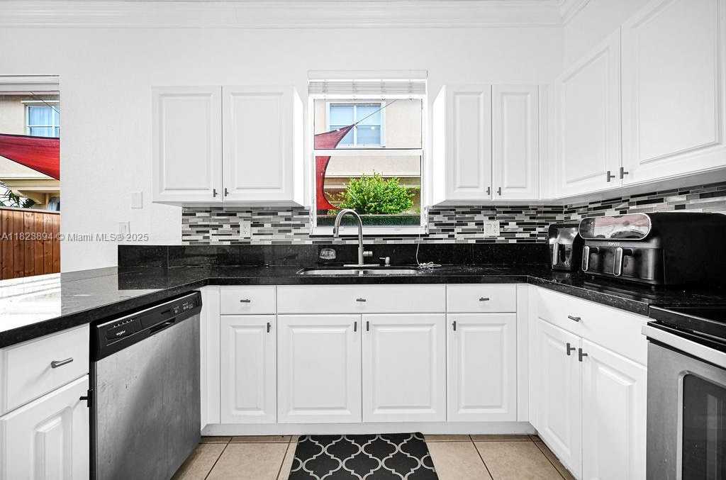 Small Image of 12857 SW 134th St, Miami, FL 33186, USA Number 16