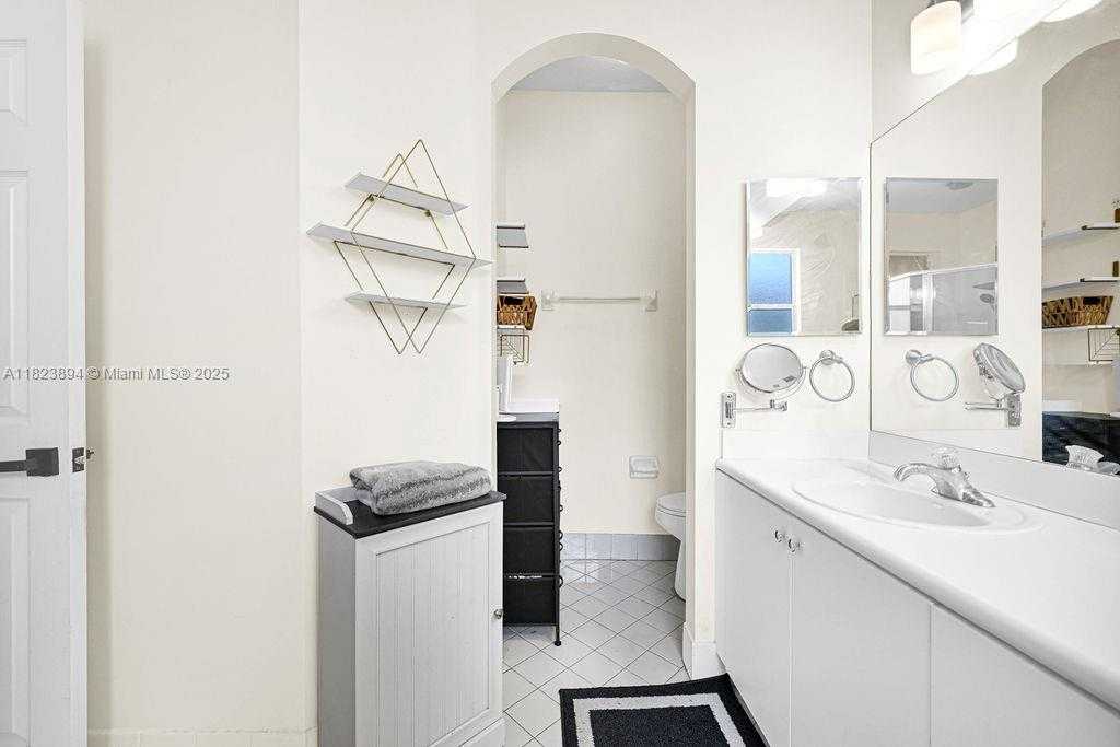 Small Image of 12857 SW 134th St, Miami, FL 33186, USA Number 46