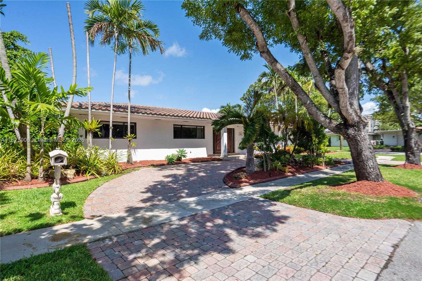 Small Image of 12880 CYPRUS, North Miami Number 21