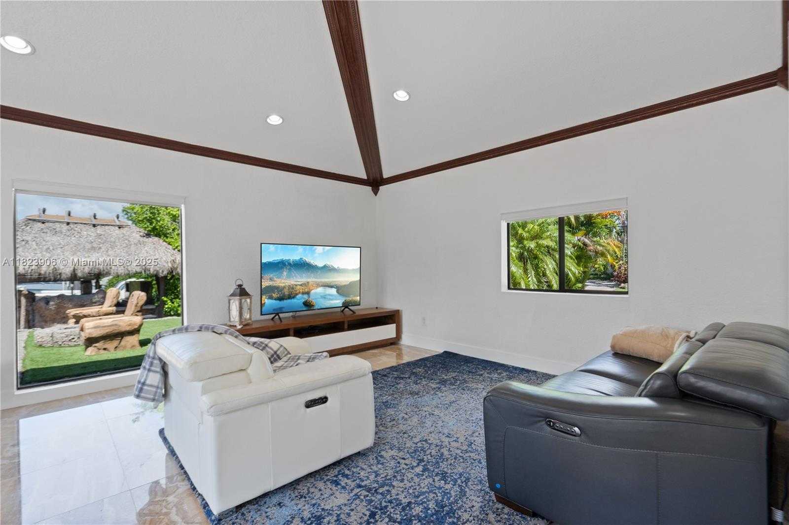 Small Image of 12880 CYPRUS, North Miami Number 8