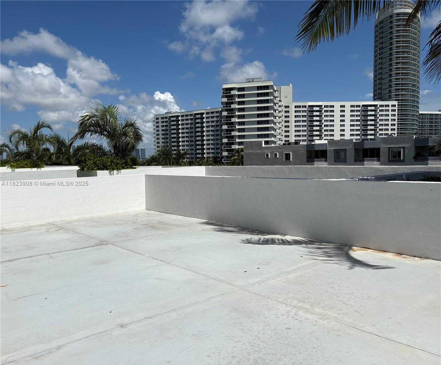 Small Image of 1330 WEST AVE #413, Miami Beach Number 11