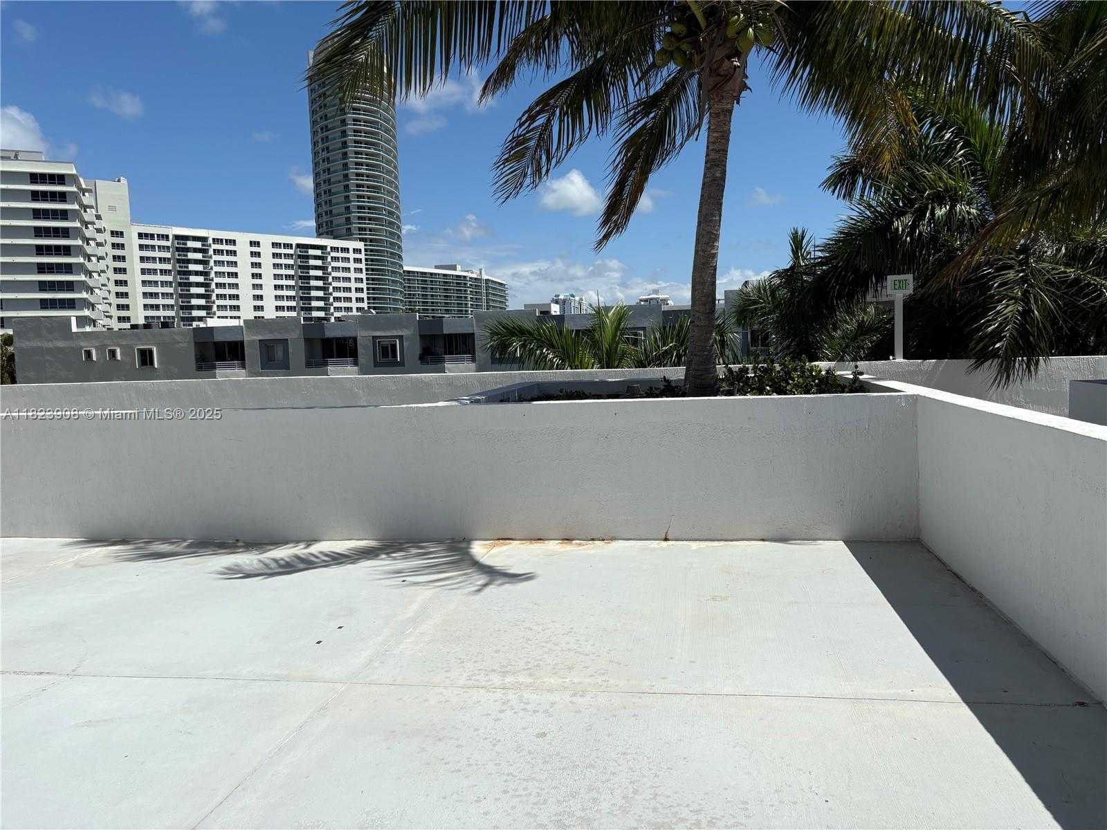 Small Image of 1330 WEST AVE #413, Miami Beach Number 12