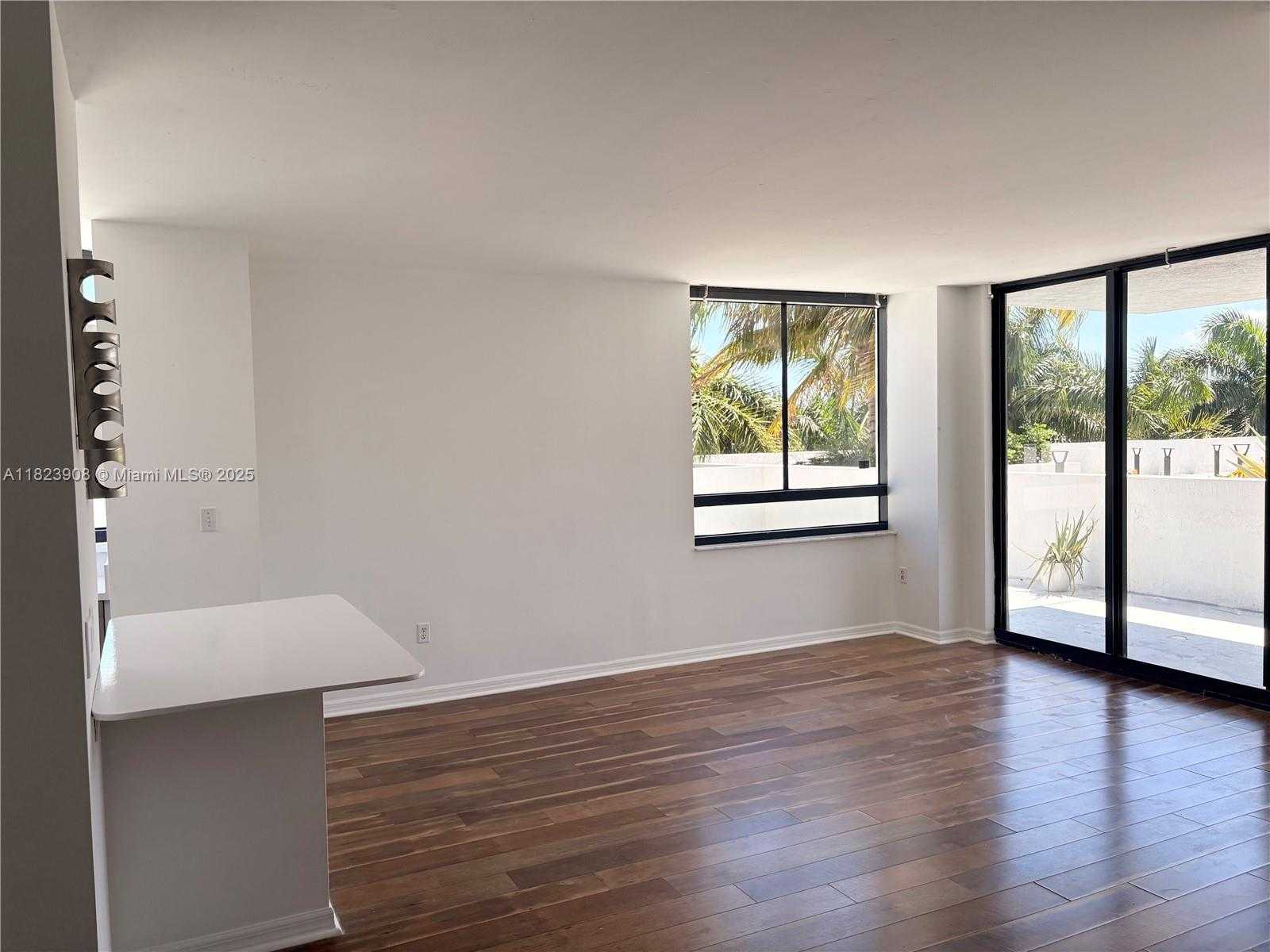 Small Image of 1330 WEST AVE #413, Miami Beach Number 3