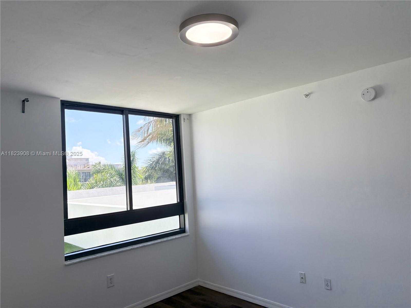 Small Image of 1330 WEST AVE #413, Miami Beach Number 7