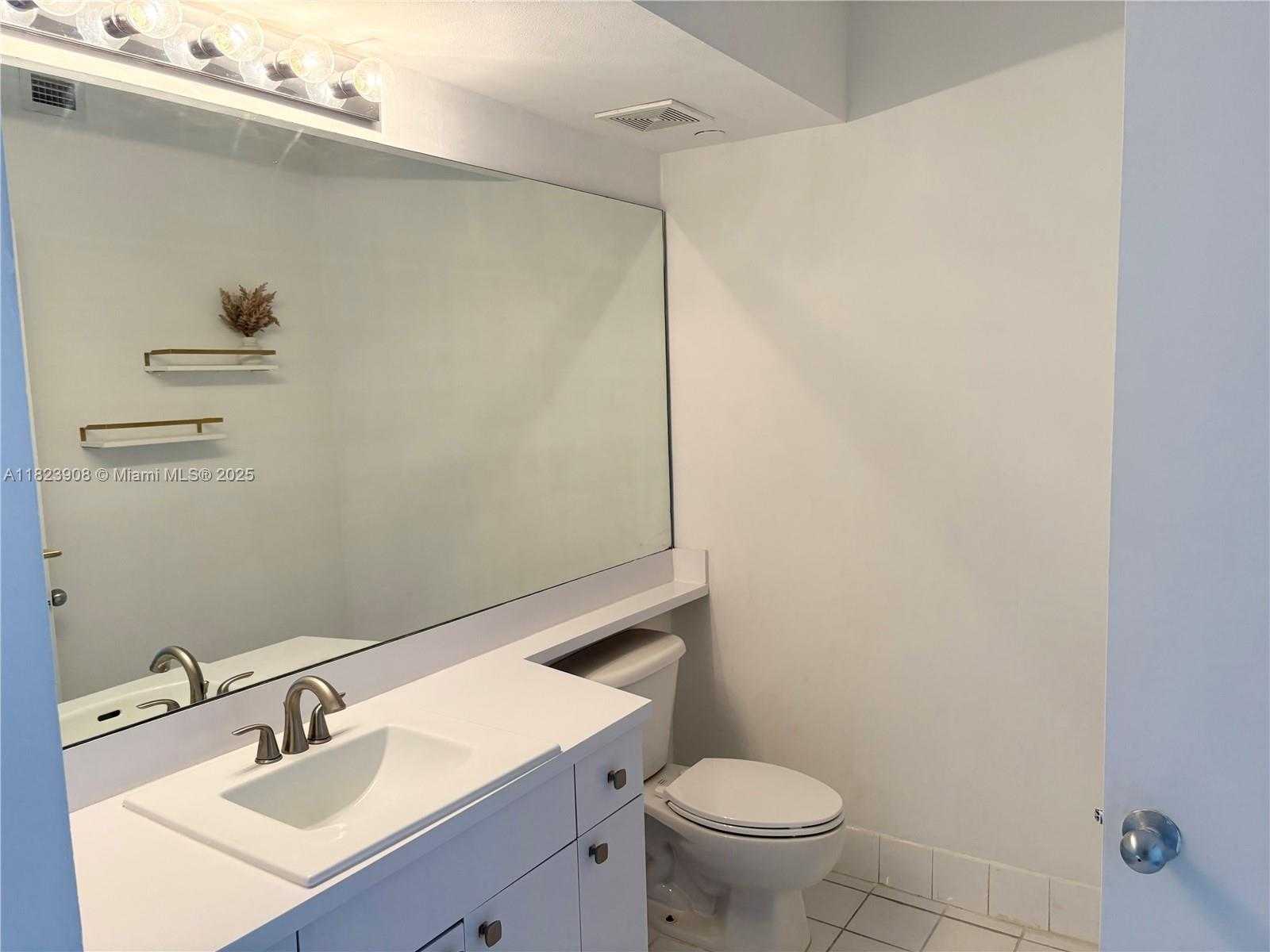 Small Image of 1330 WEST AVE #413, Miami Beach Number 8