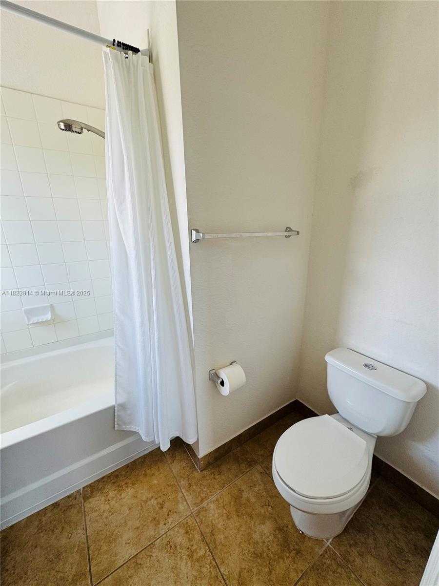 Small Image of 10800 NORTH WEST 88TH TER #201, Doral Number 16