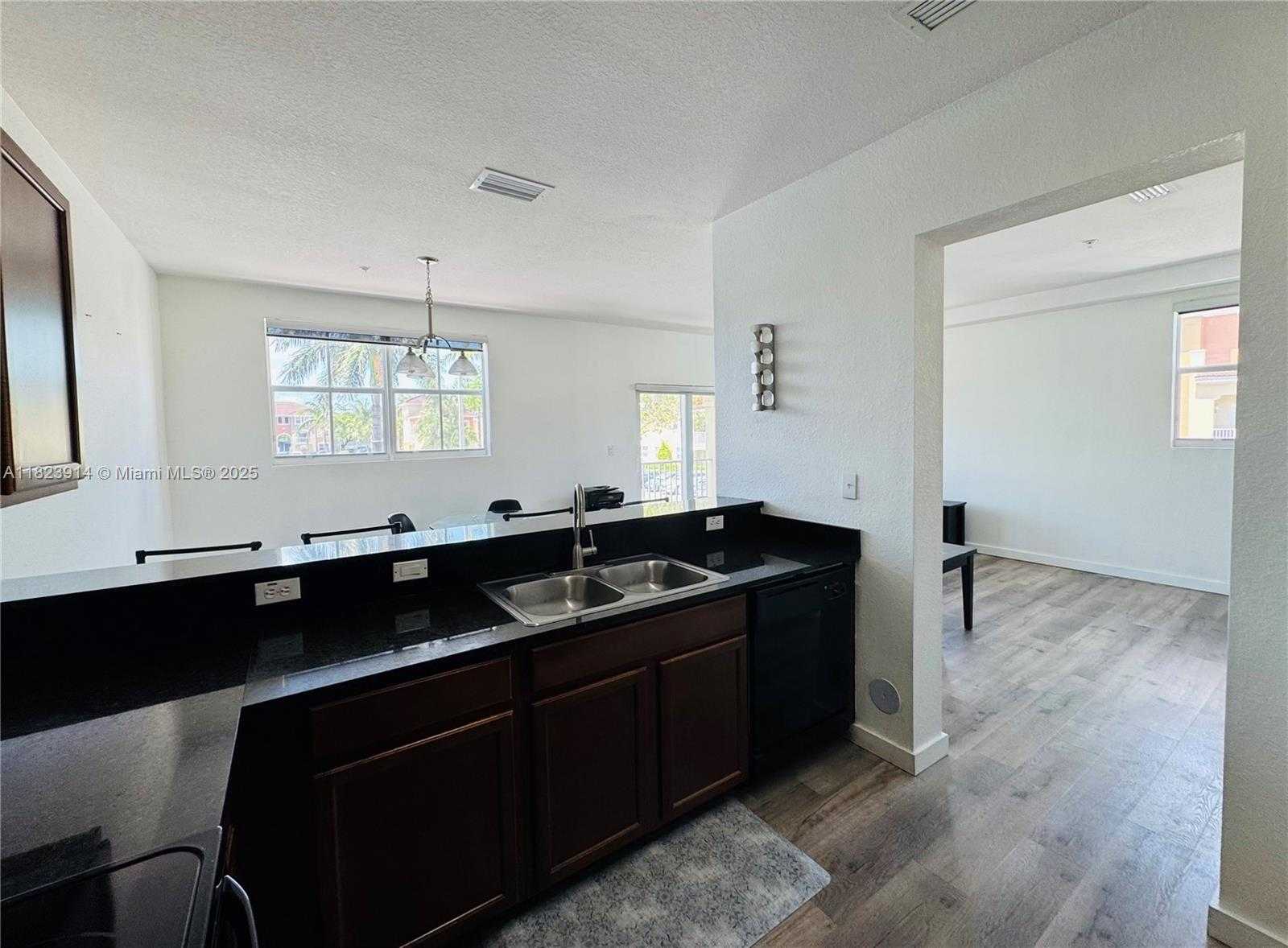 Small Image of 10800 NORTH WEST 88TH TER #201, Doral Number 4