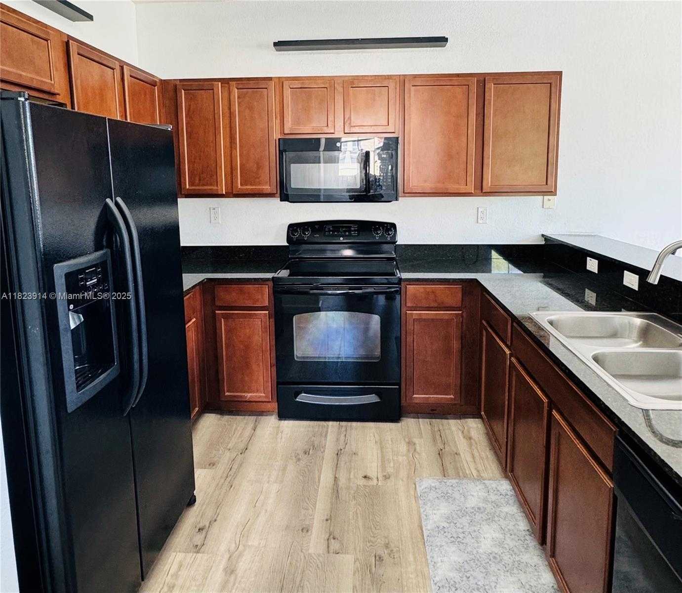 Small Image of 10800 NORTH WEST 88TH TER #201, Doral Number 5