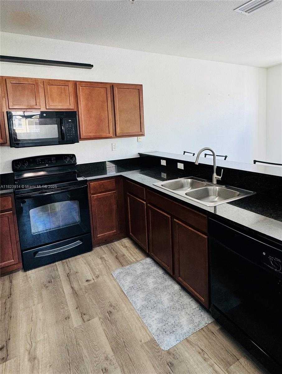 Small Image of 10800 NORTH WEST 88TH TER #201, Doral Number 7