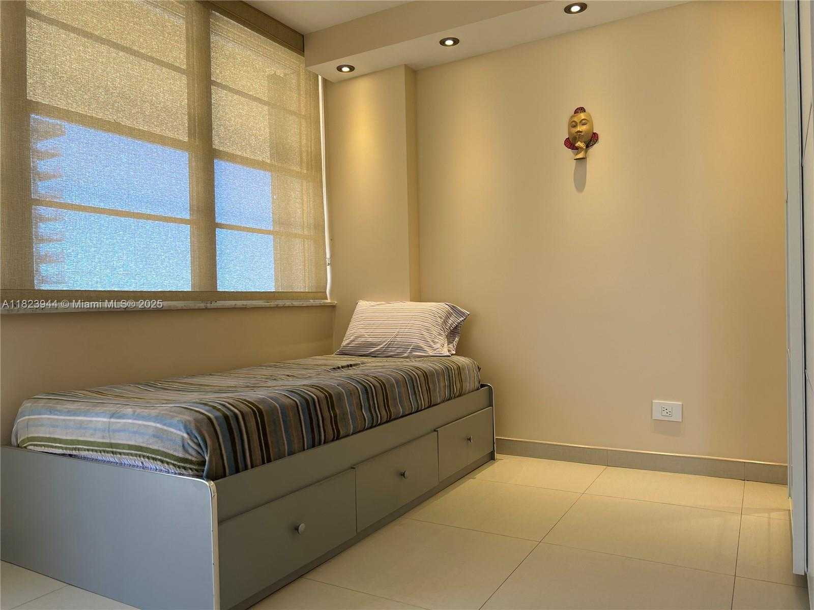 Small Image of 251 174TH ST #1505, Sunny Isles Beach Number 3