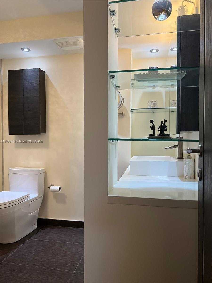 Small Image of 251 174TH ST #1505, Sunny Isles Beach Number 4