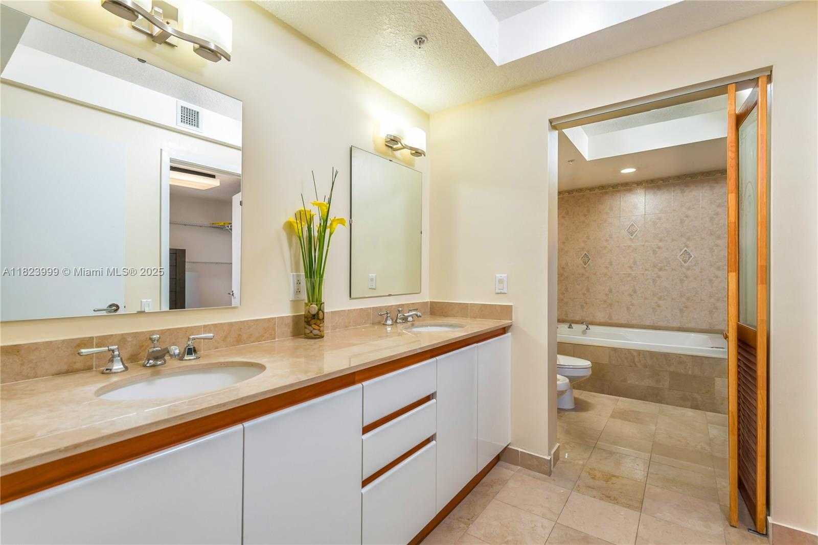 Small Image of 1500 OCEAN DR #609, Miami Beach Number 11
