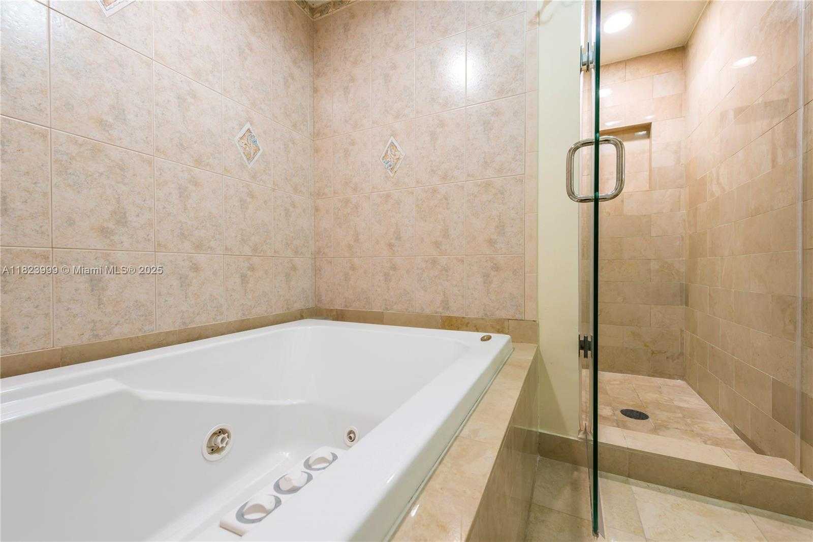 Small Image of 1500 OCEAN DR #609, Miami Beach Number 13