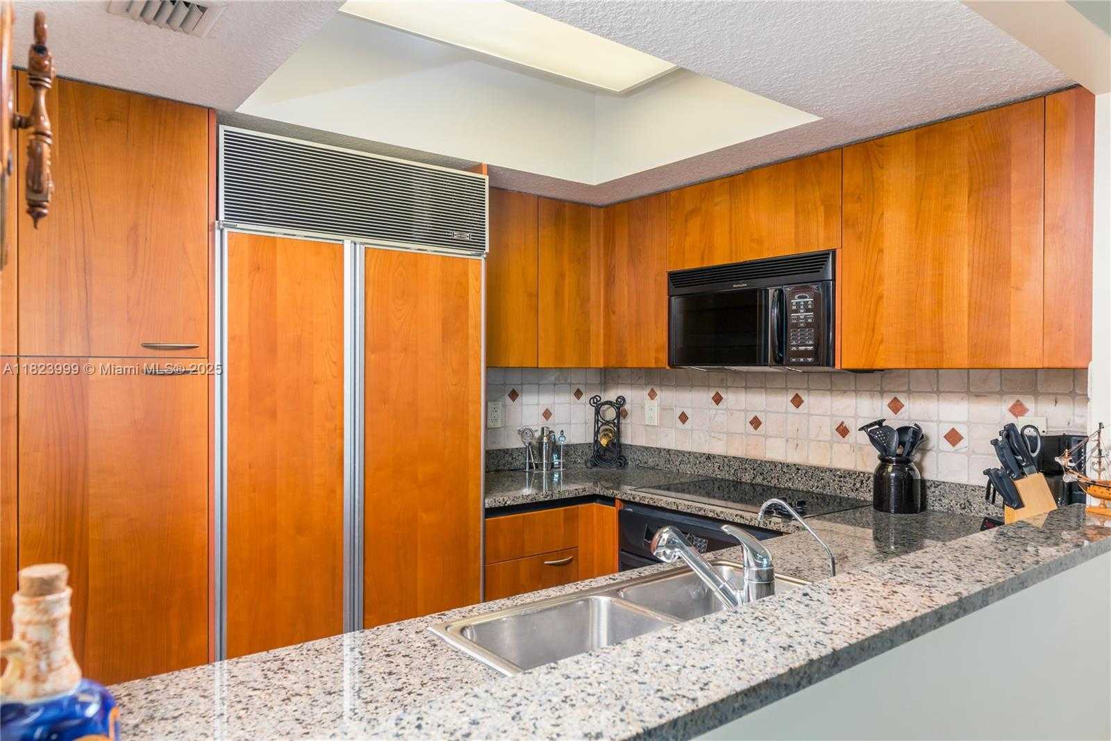 Small Image of 1500 OCEAN DR #609, Miami Beach Number 6