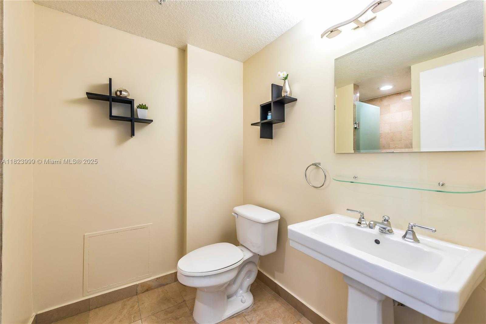 Small Image of 1500 OCEAN DR #609, Miami Beach Number 8