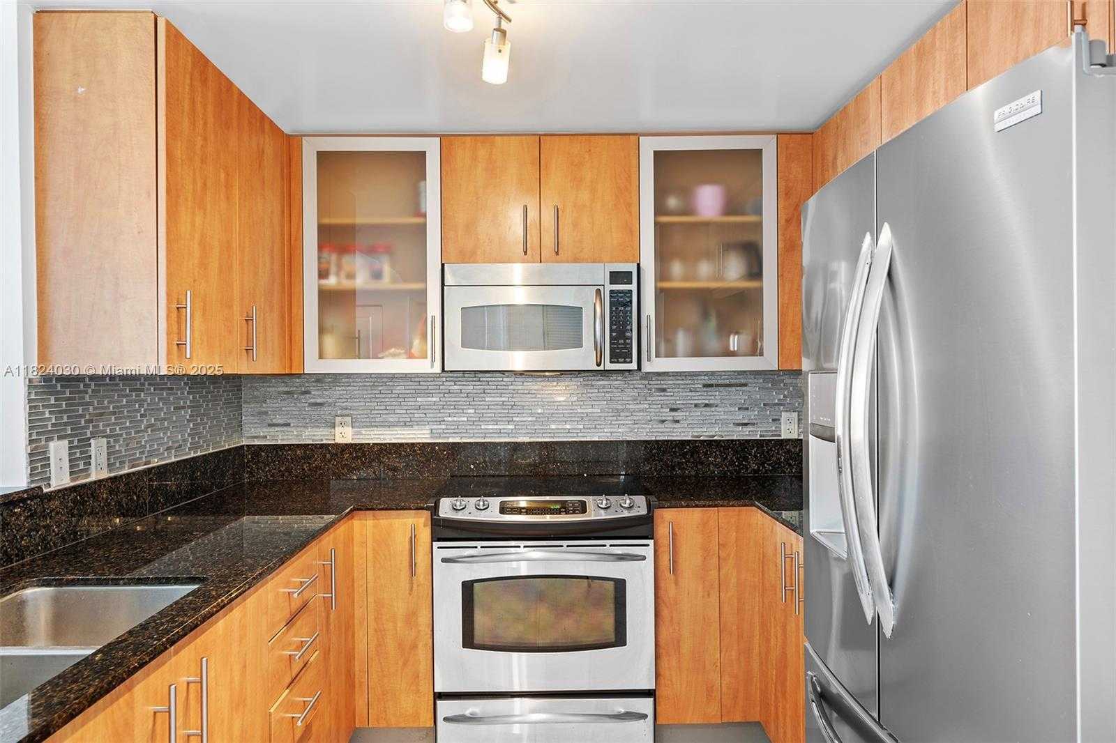 Small Image of 7900 HARBOR ISLAND DR #1214, North Bay Village Number 6