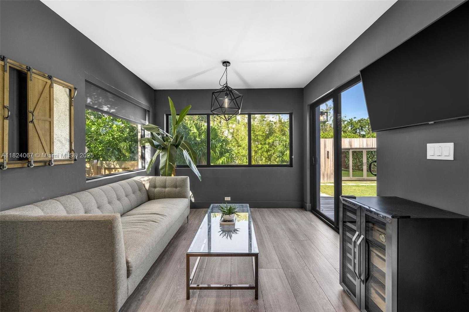 Small Image of 861 NORTH EAST 74TH ST, Miami Number 10