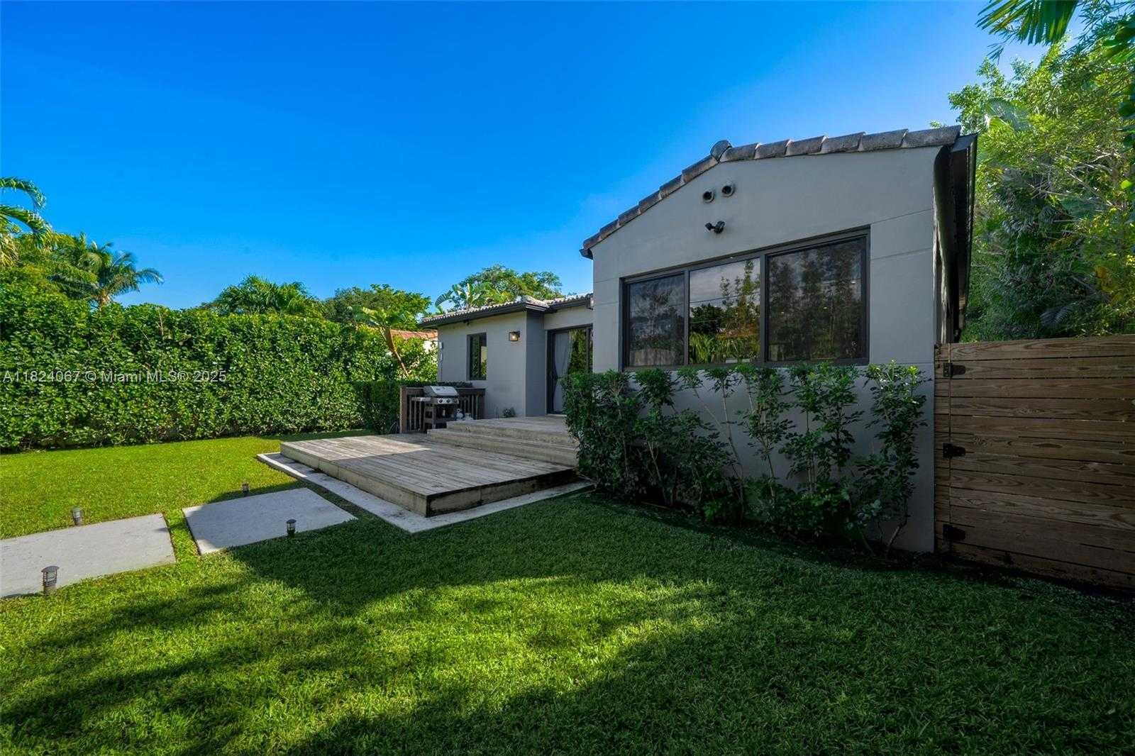 Small Image of 861 NORTH EAST 74TH ST, Miami Number 37