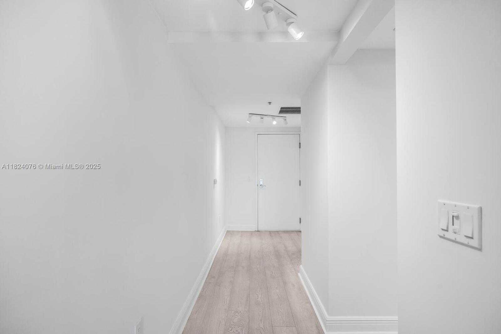 Small Image of 185 SOUTH WEST 7TH ST #2703, Miami Number 21