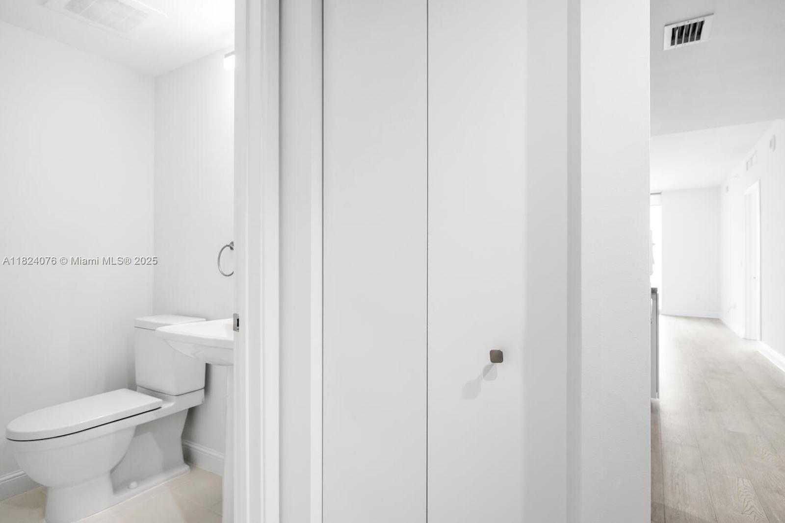 Small Image of 185 SOUTH WEST 7TH ST #2703, Miami Number 24