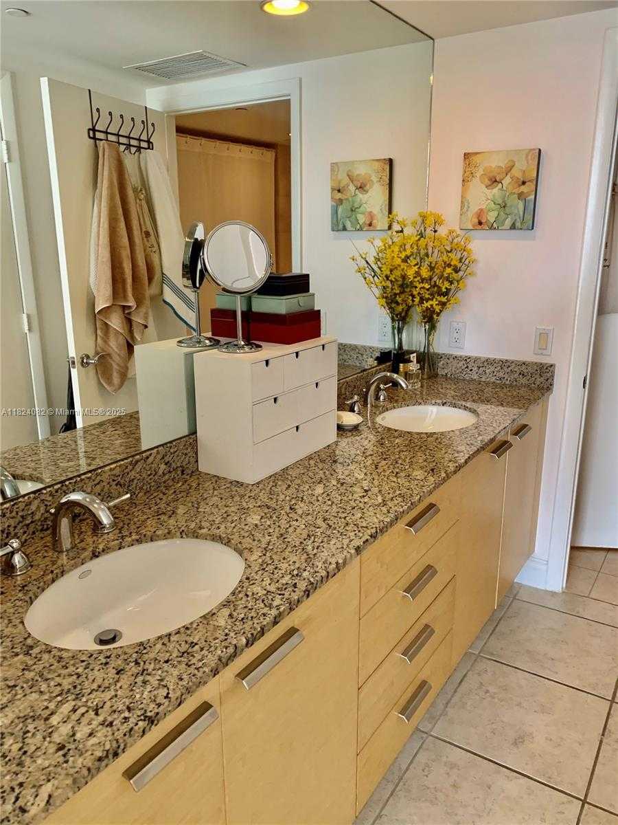 Small Image of 1800 SOUTH OCEAN DR #406, Hallandale Beach Number 10