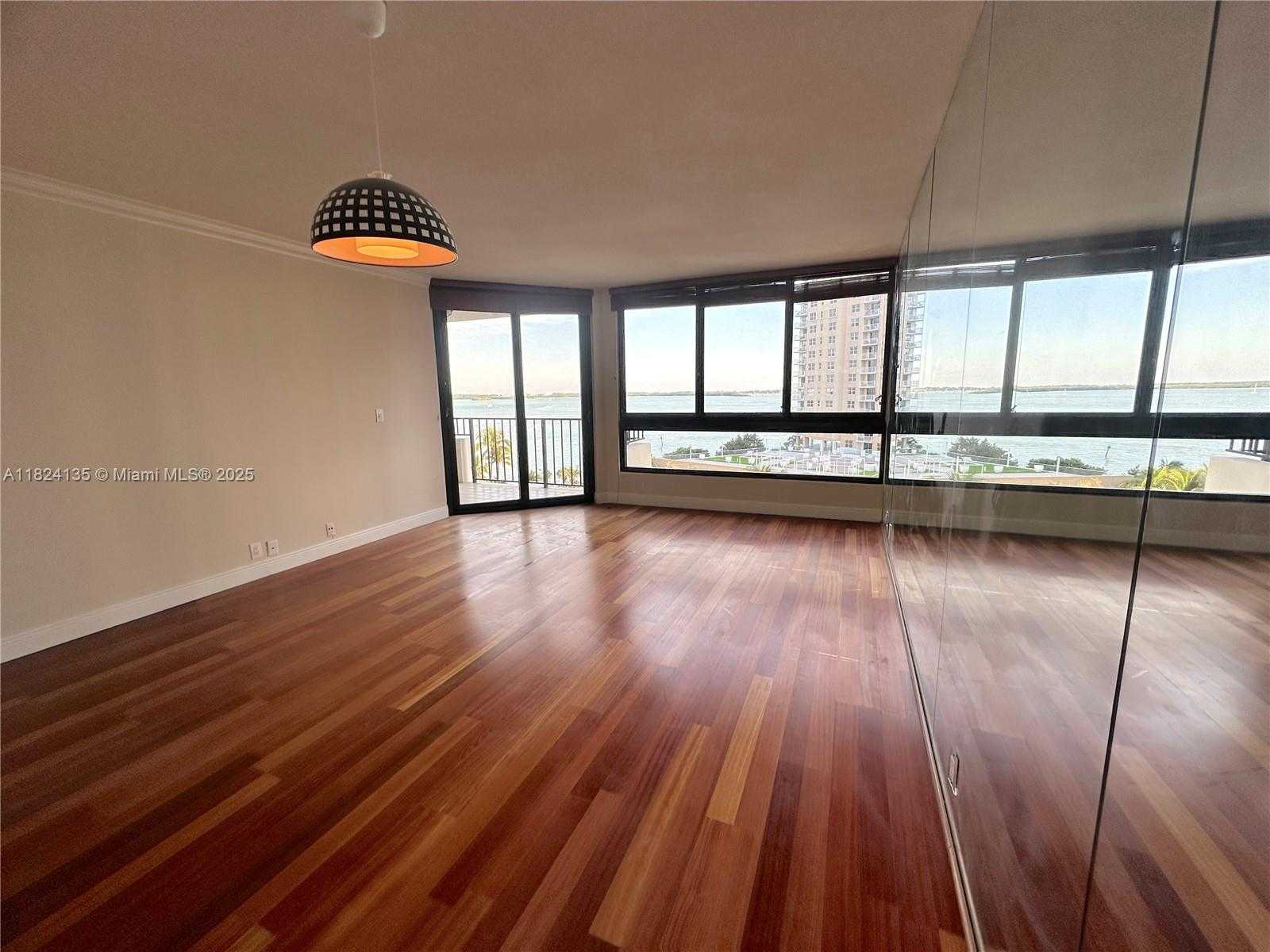 Small Image of 520 BRICKELL KEY DR #A811, Miami Number 2