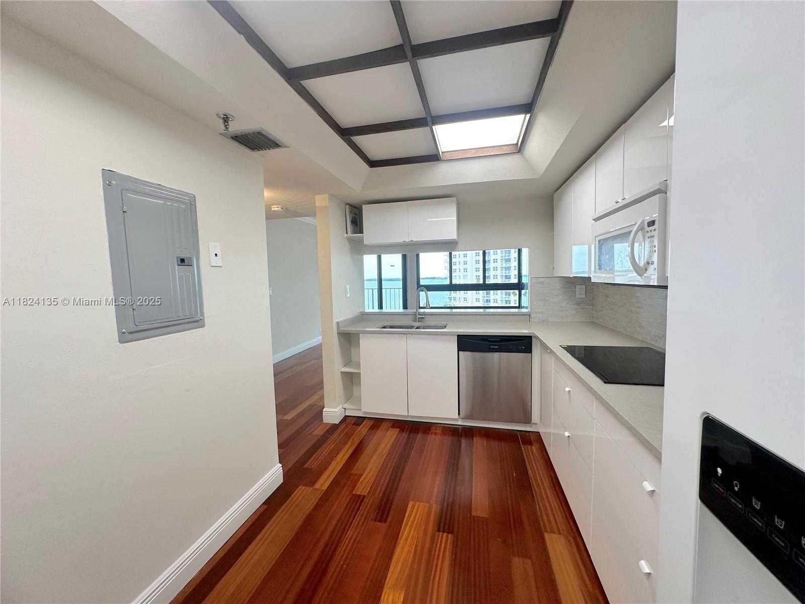 Small Image of 520 BRICKELL KEY DR #A811, Miami Number 21