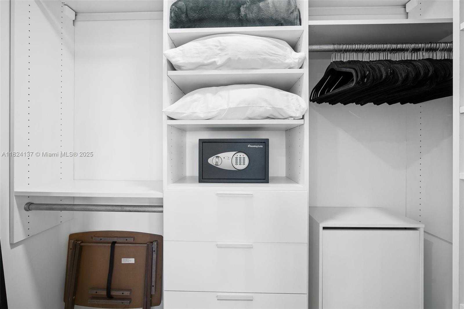 Small Image of 1300 BRICKELL BAY DR #905, Miami Number 11