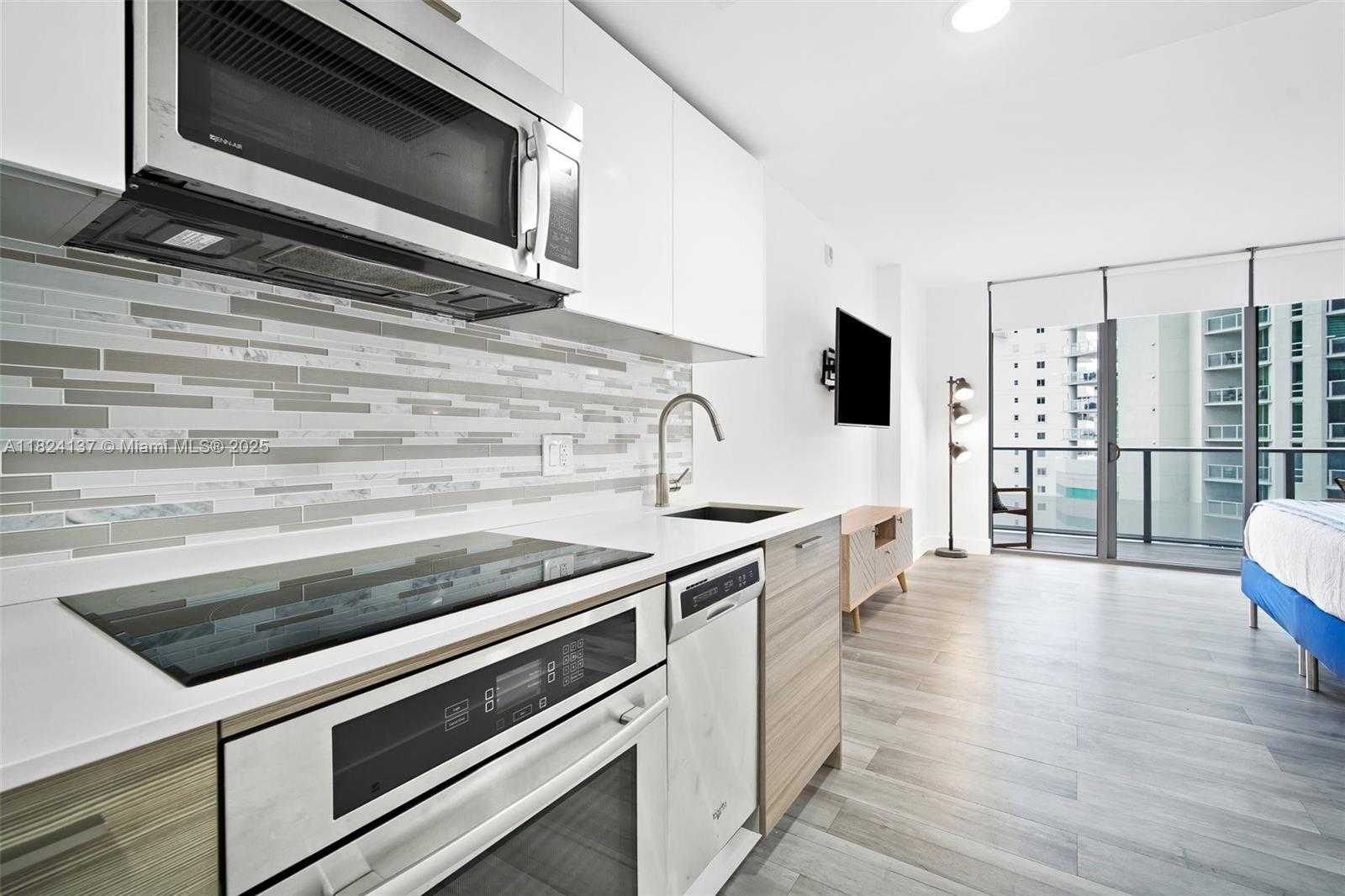 Small Image of 1300 BRICKELL BAY DR #905, Miami Number 2