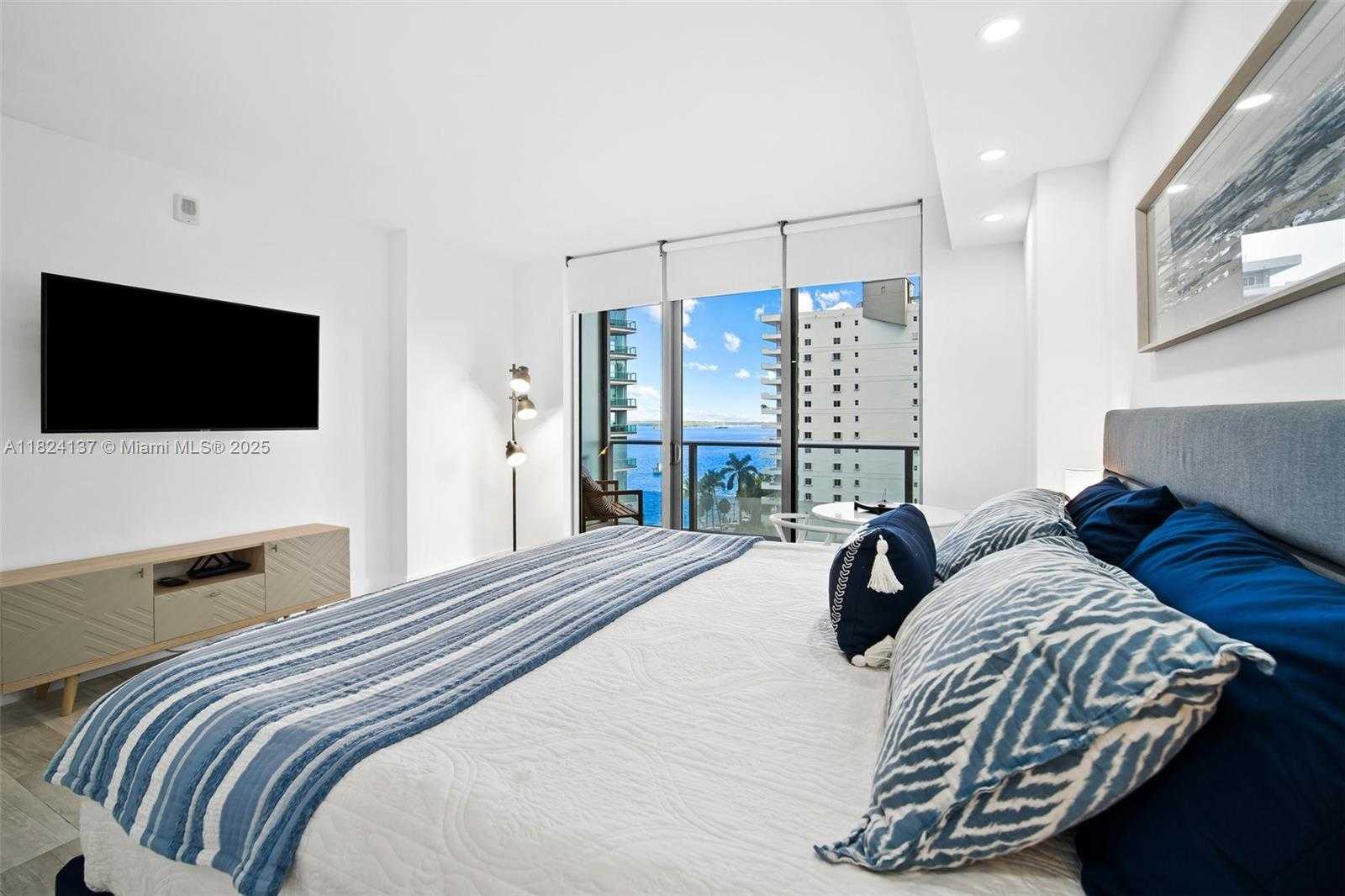 Small Image of 1300 BRICKELL BAY DR #905, Miami Number 3