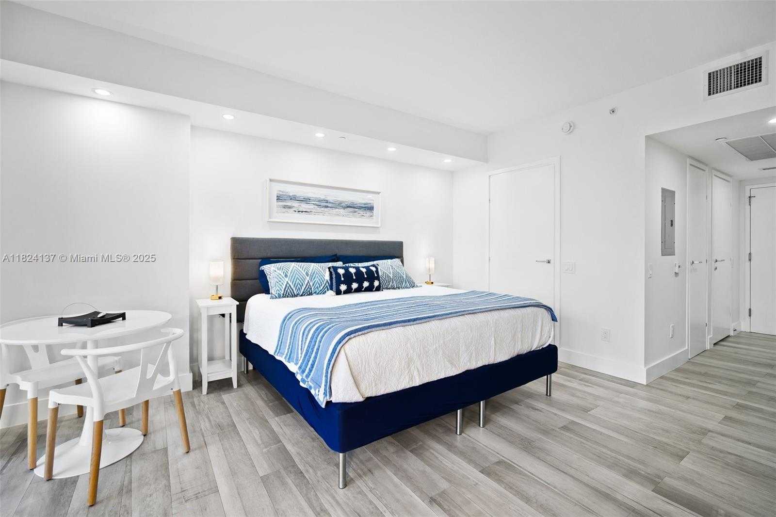 Small Image of 1300 BRICKELL BAY DR #905, Miami Number 4