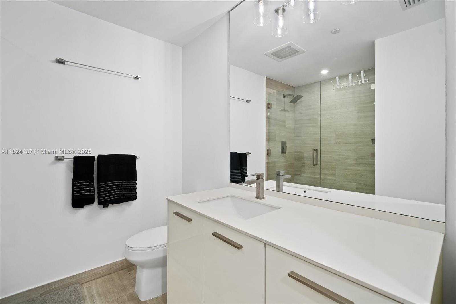 Small Image of 1300 BRICKELL BAY DR #905, Miami Number 9