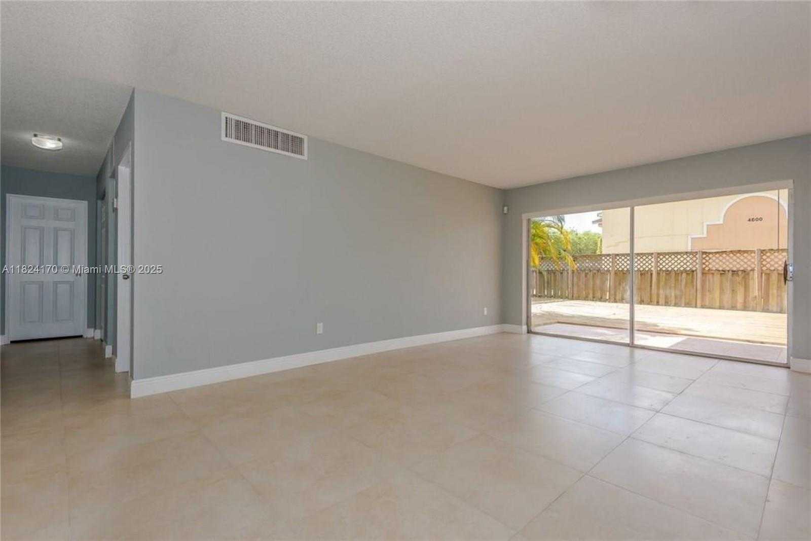 Small Image of 4640 NORTH WEST 79TH AVE #1C, Doral Number 5