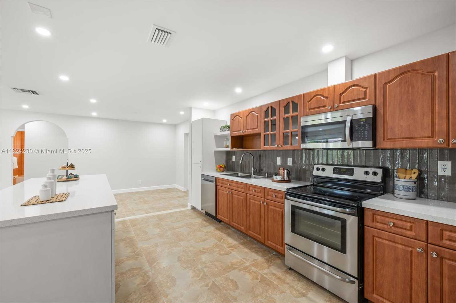 Small Image of 7312 NORTH WEST 58TH CT, Tamarac Number 10