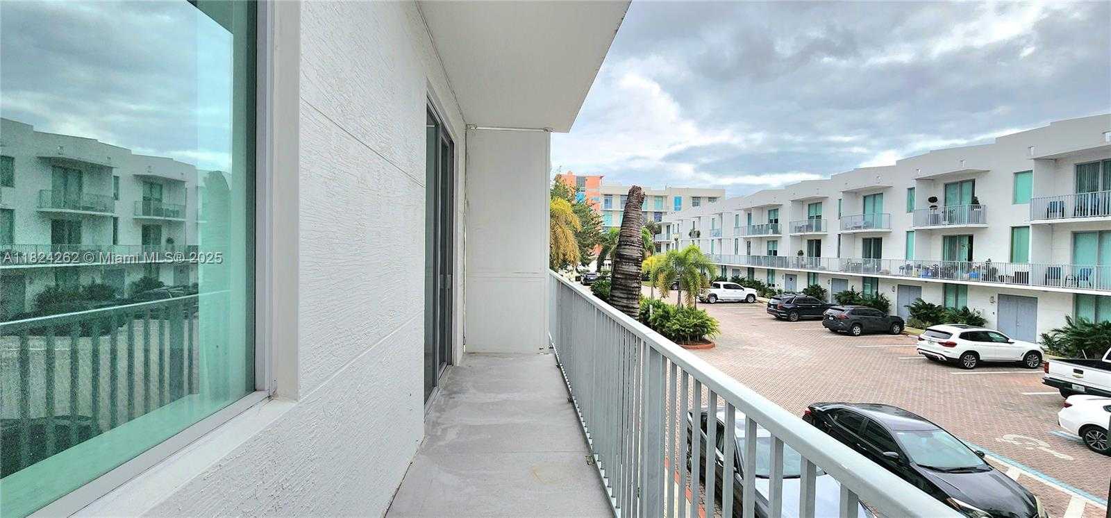 Small Image of 2146 VAN BUREN ST #403, Hollywood Number 7