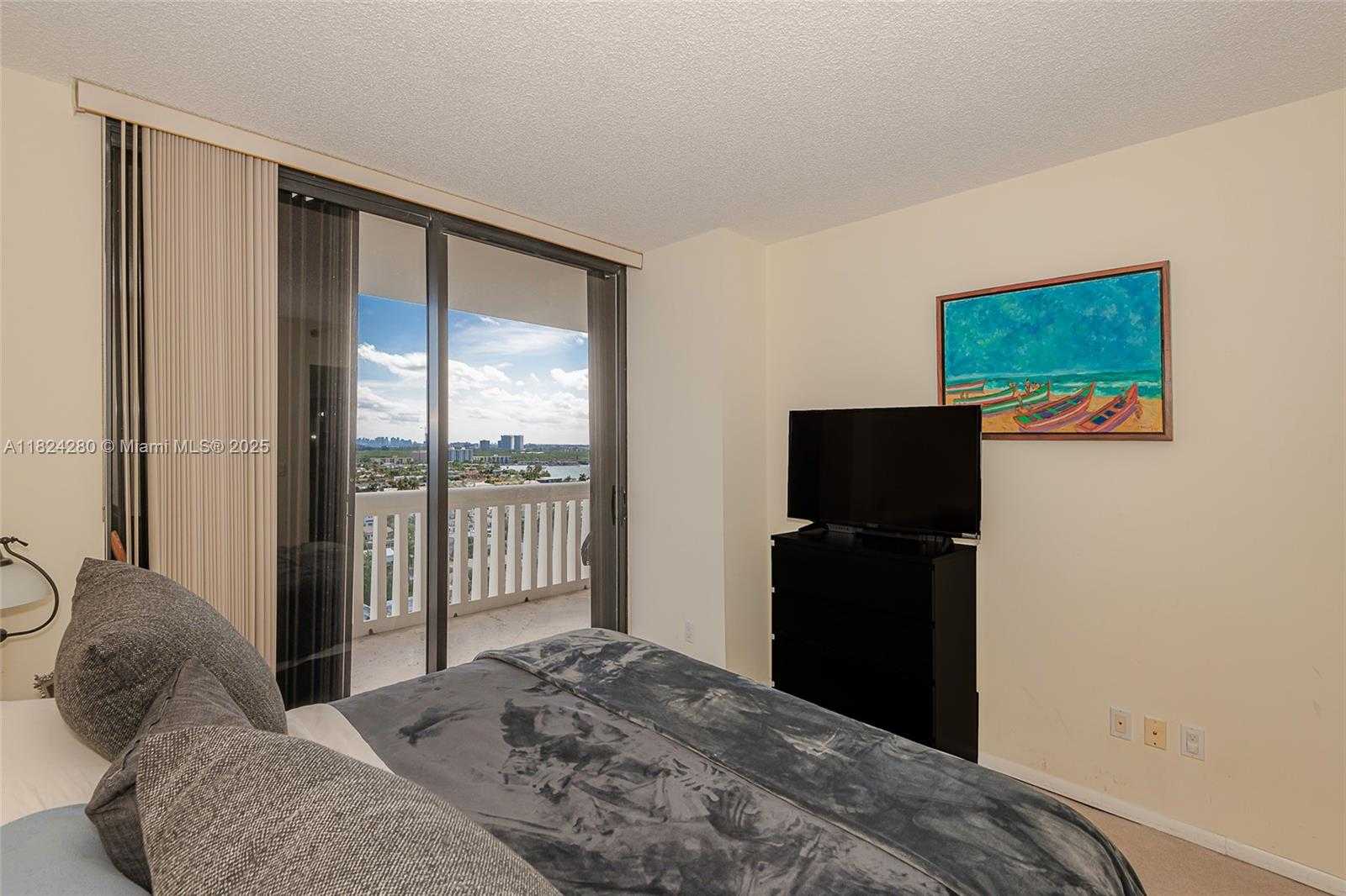 Small Image of 2000 ISLAND BLVD #1708, Aventura Number 21