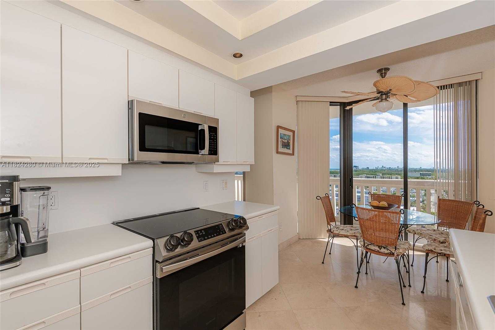 Small Image of 2000 ISLAND BLVD #1708, Aventura Number 7