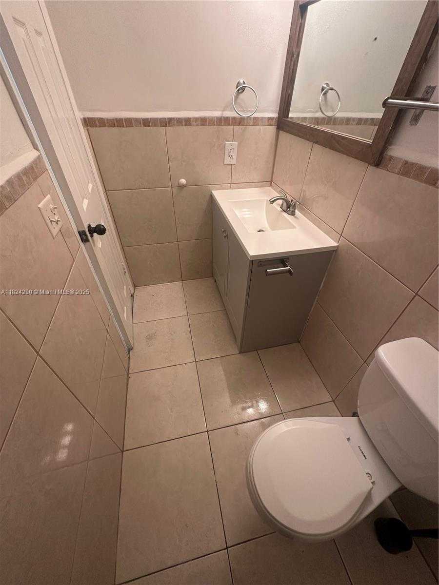 Small Image of 1747 RODMAN ST #409, Hollywood Number 10