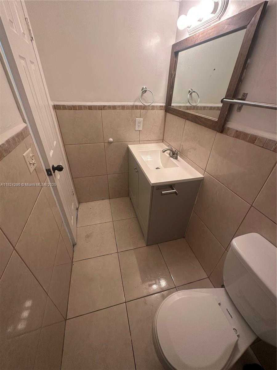 Small Image of 1747 RODMAN ST #409, Hollywood Number 11