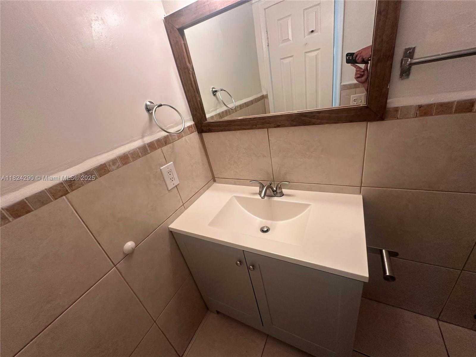 Small Image of 1747 RODMAN ST #409, Hollywood Number 12
