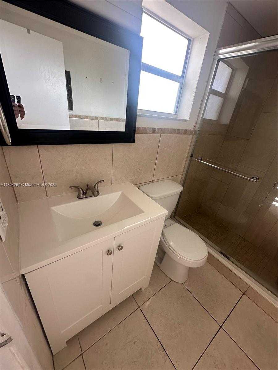 Small Image of 1747 RODMAN ST #409, Hollywood Number 14