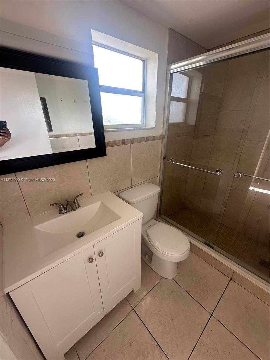 Small Image of 1747 RODMAN ST #409, Hollywood Number 16