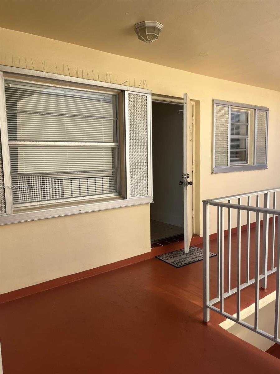 Small Image of 1747 RODMAN ST #409, Hollywood Number 2