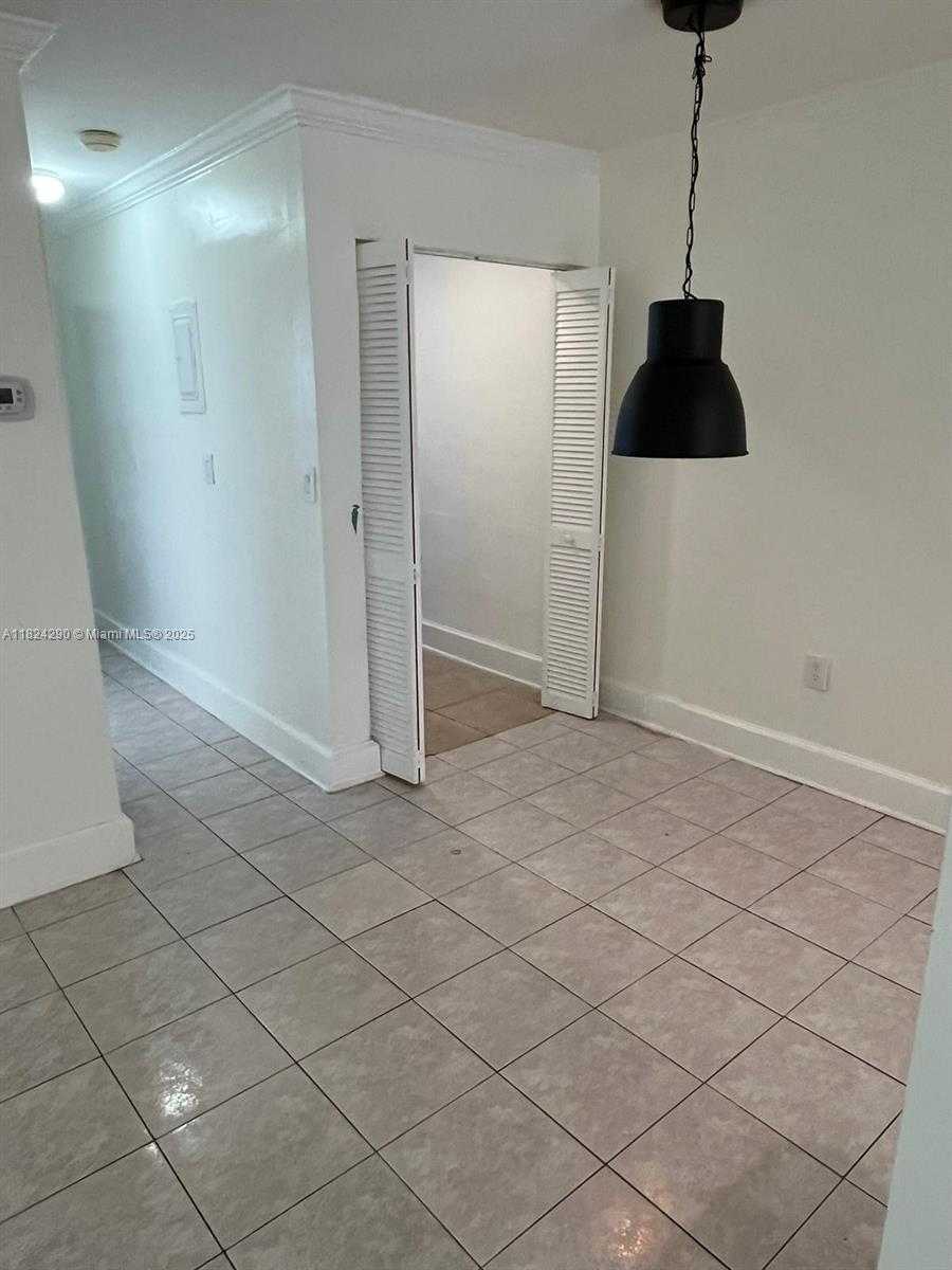 Small Image of 1747 RODMAN ST #409, Hollywood Number 4