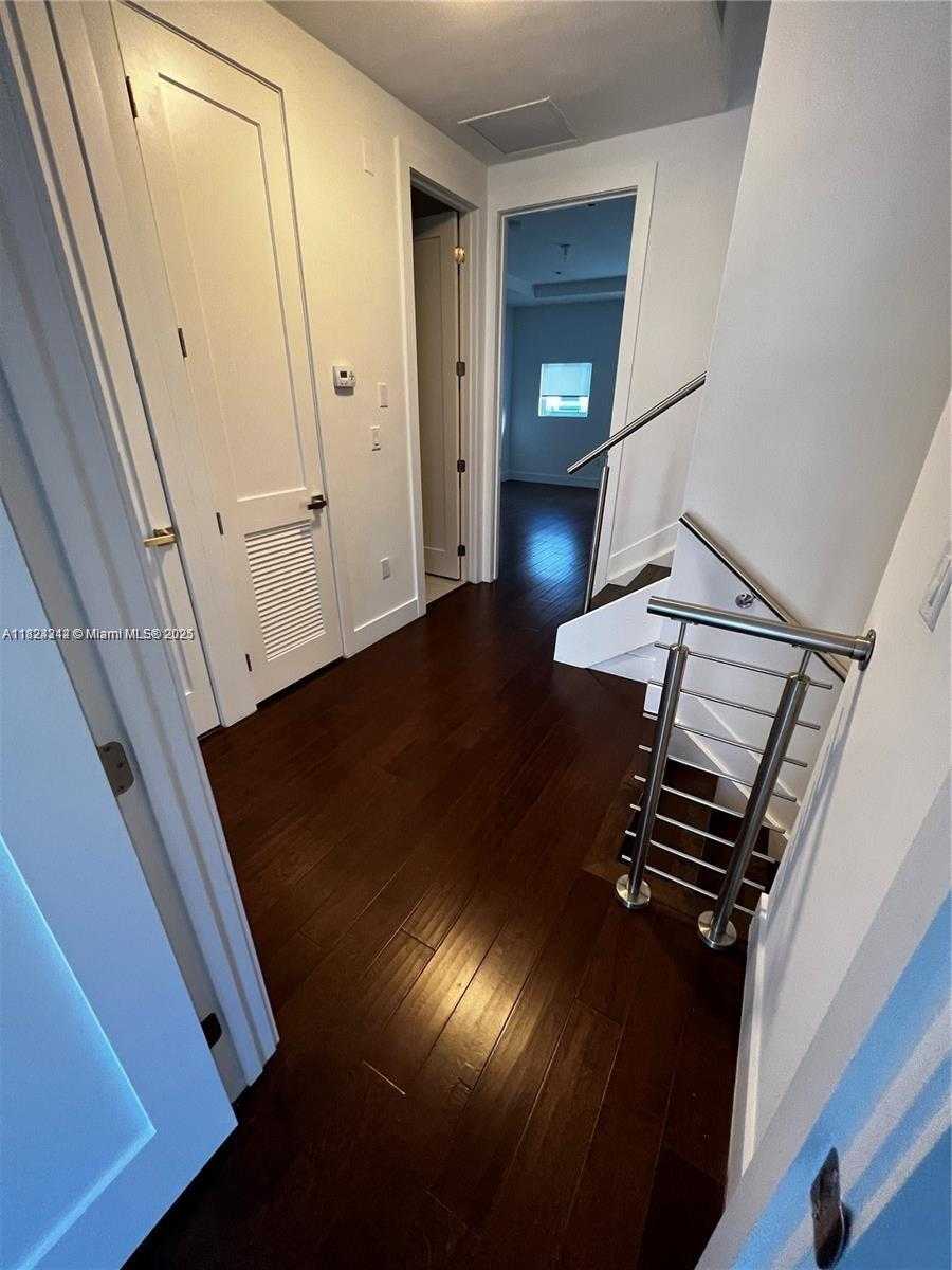 Small Image of 9181 NORTH WEST 33RD ST, Doral Number 37