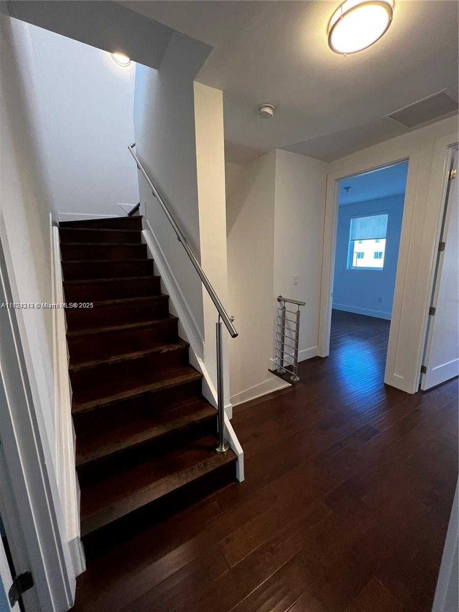 Small Image of 9181 NORTH WEST 33RD ST, Doral Number 39