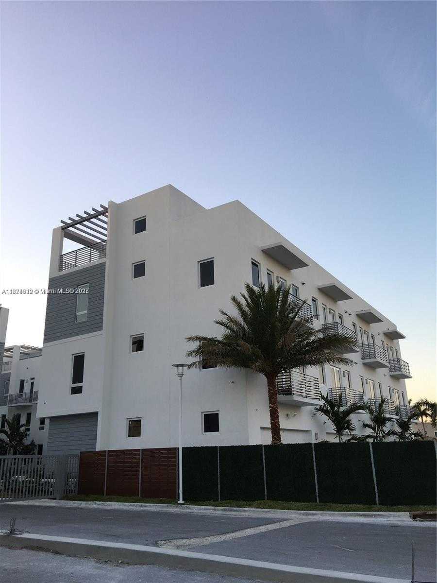 Small Image of 9181 NORTH WEST 33RD ST, Doral Number 4