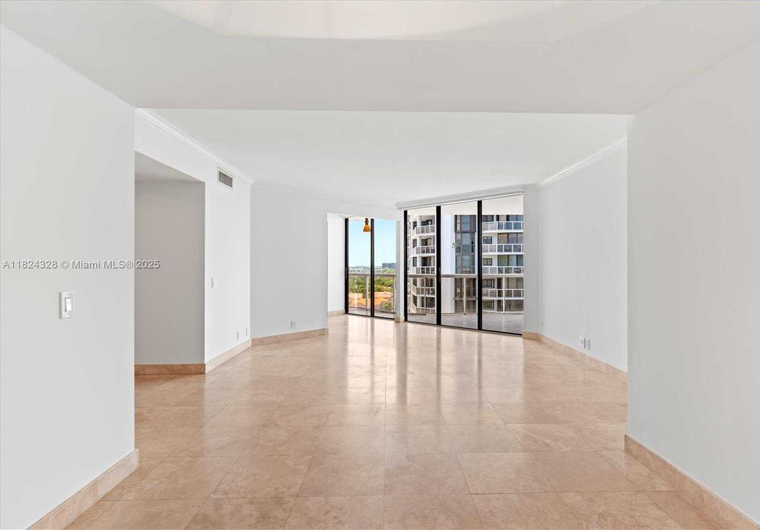 Small Image of 3610 YACHT CLUB DR #1116, Aventura Number 11