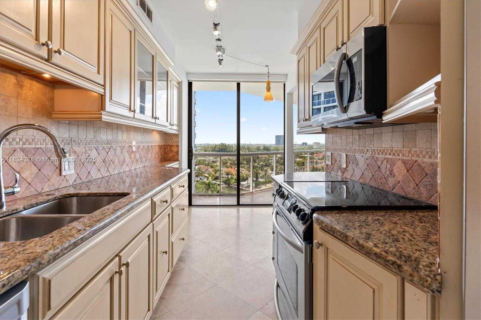Small Image of 3610 YACHT CLUB DR #1116, Aventura Number 13